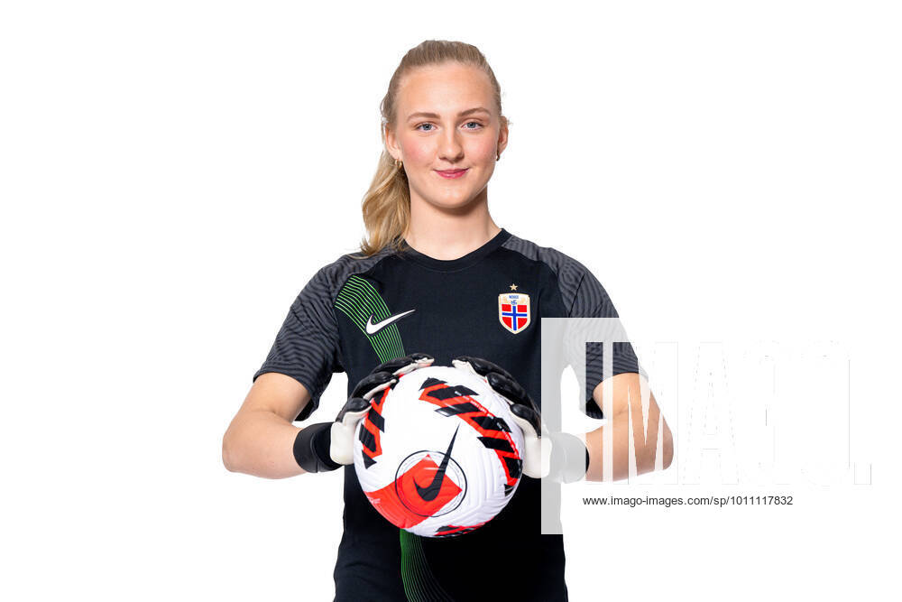 Goalkeeper Sunniva Skoglund of the Norwegian women?s national football team poses for a portrait on April 4, 2022 in Oslo. Photo: Vegard Grott BILDBYRAN kod VG VG0262 bbeng fotball fotboll football norge norway a kvinner portrett porträtt portraits dam