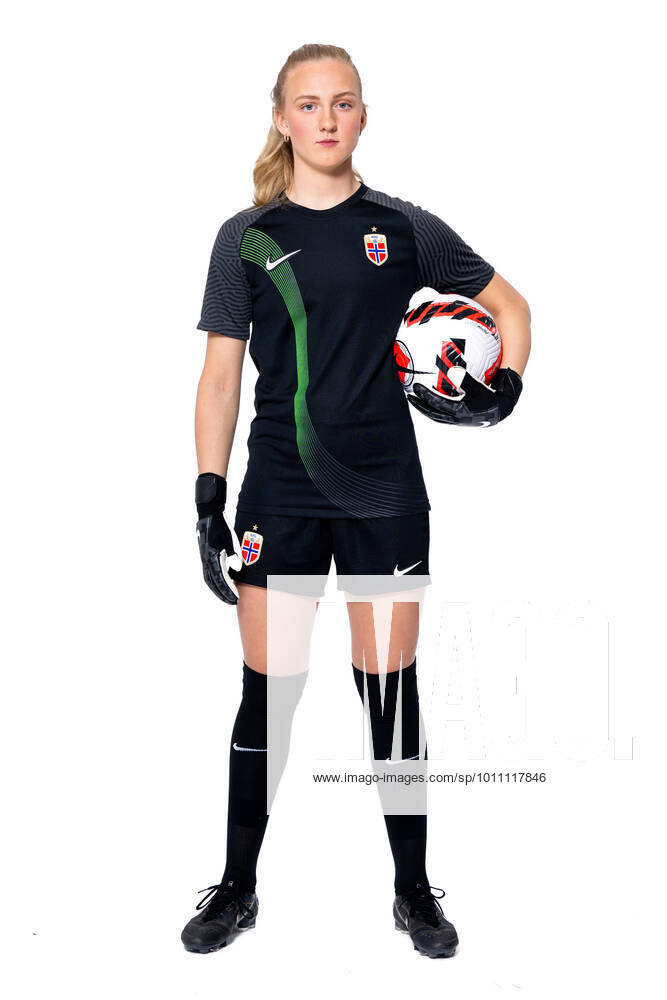 Goalkeeper Sunniva Skoglund of the Norwegian women?s national football team poses for a portrait on April 4, 2022 in Oslo. Photo: Vegard Grott BILDBYRAN kod VG VG0262 bbeng fotball fotboll football norge norway a kvinner portrett porträtt portraits dam