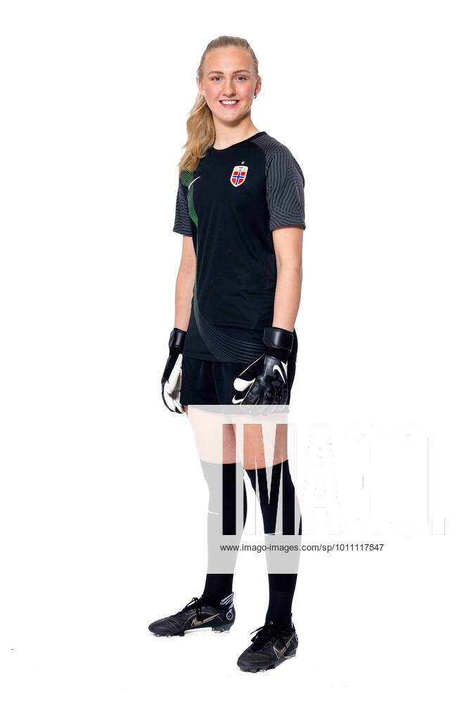 Goalkeeper Sunniva Skoglund of the Norwegian women?s national football team poses for a portrait on April 4, 2022 in Oslo. Photo: Vegard Grott BILDBYRAN kod VG VG0262 bbeng fotball fotboll football norge norway a kvinner portrett porträtt portraits dam