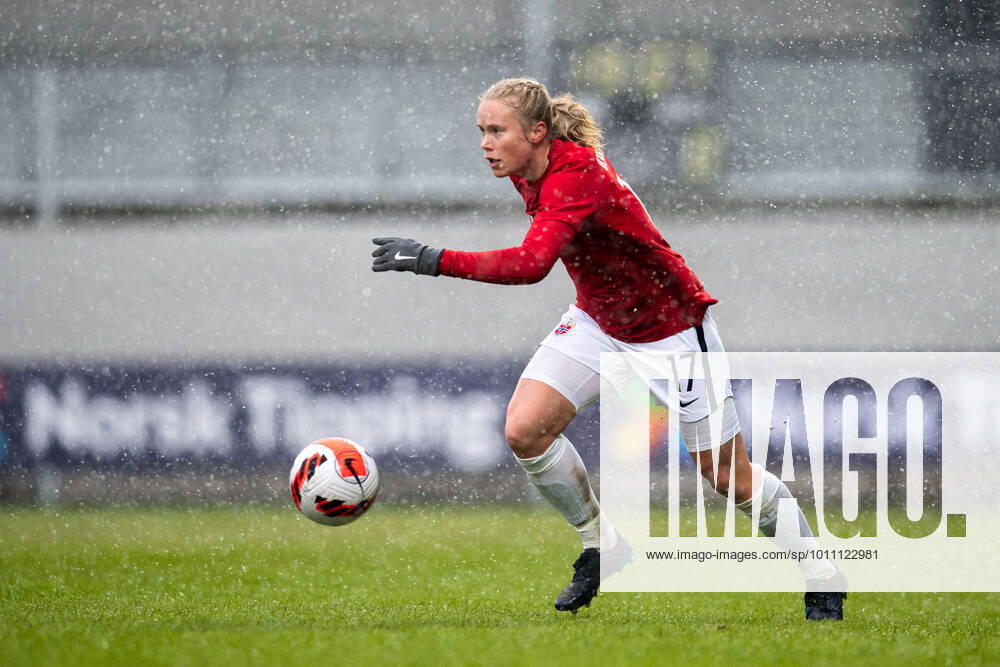Julie Blakstad of Norway during the FIFA Women s World Cup Qualifier football match between Norway and Kosovo on April 7, 2022 in Sandefjord. Photo: Vegard Grott BILDBYRAN kod VG VG0264 bbeng fotball soccer football fotboll FIFA World Cup, WM, Weltmeisterschaft, Fussball qualifiers vm-kvalifisering kvinner vm kvalik landskamp dam norge norway kosovo