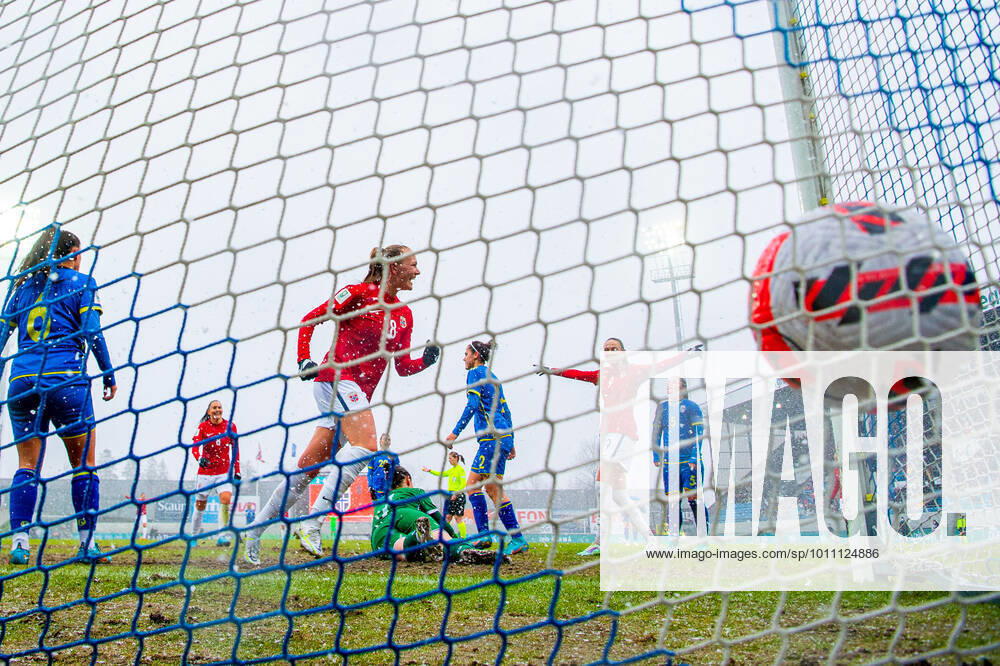 Frida Maanum of Norway celebrates after scoring the 3-0 goal during the FIFA Women s World Cup Qualifier football match between Norway and Kosovo on April 7, 2022 in Sandefjord. Photo: Vegard Grott BILDBYRAN kod VG VG0264 bbeng fotball soccer football fotboll FIFA World Cup, WM, Weltmeisterschaft, Fussball qualifiers vm-kvalifisering kvinner vm kvalik landskamp dam norge norway kosovo jubel