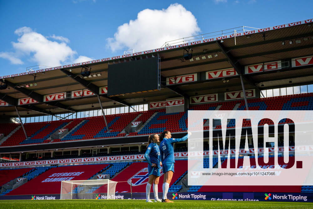 Frida Maanum and Ingrid Syrstad Engen of the Norwegian women s national football team during a training session on April 11, 2022 in Oslo. Photo: Vegard Grott BILDBYRAN kod VG VG0265 bbeng fotboll football soccer fotball vm-kval kval fifa women s world cup qualifier qualifier träning practice training trening norge norway dam