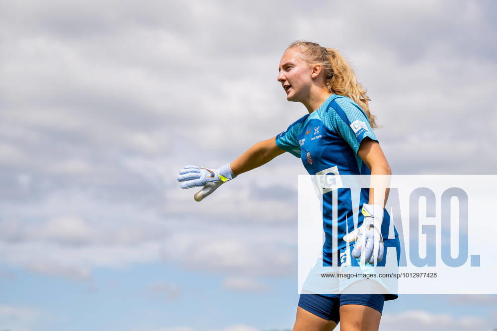 Goalkeeper Sunniva Skoglund of the Norwegian national football team during a training session ahead of the UEFA Women s Euro 2022 Championship on July 4, 2022 in Brighton. Photo: Vegard Grott BILDBYRAN kod VG VG0308 bbeng fotboll football soccer fotball fotbolls-em fotball em europamästerskap em uefa womens euro träning practice training trening norge norway dam