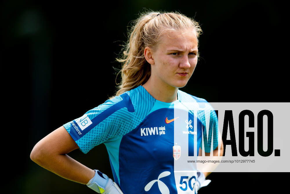 Goalkeeper Sunniva Skoglund of the Norwegian national football team during a training session ahead of the UEFA Women s Euro 2022 Championship on July 4, 2022 in Brighton. Photo: Vegard Grott BILDBYRAN kod VG VG0308 bbeng fotboll football soccer fotball fotbolls-em fotball em europamästerskap em uefa womens euro träning practice training trening norge norway dam