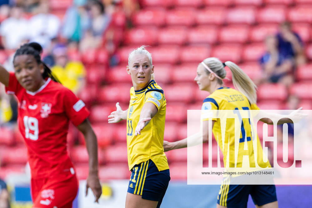 Stina Blackstenius and Amanda Ilestedt of Sweden reacts during the UEFA Women s Euro 2022 group stage match between Sweden and Switzerland on July 13, 2022 in Sheffield. Photo: Ludvig Thunman BILDBYRAN kod LT LT0371 fotboll football soccer fotball fotbolls-em europamästerskap em uefa womens euro sverige sweden switzerland schweiz dam bbeng landskamp depp