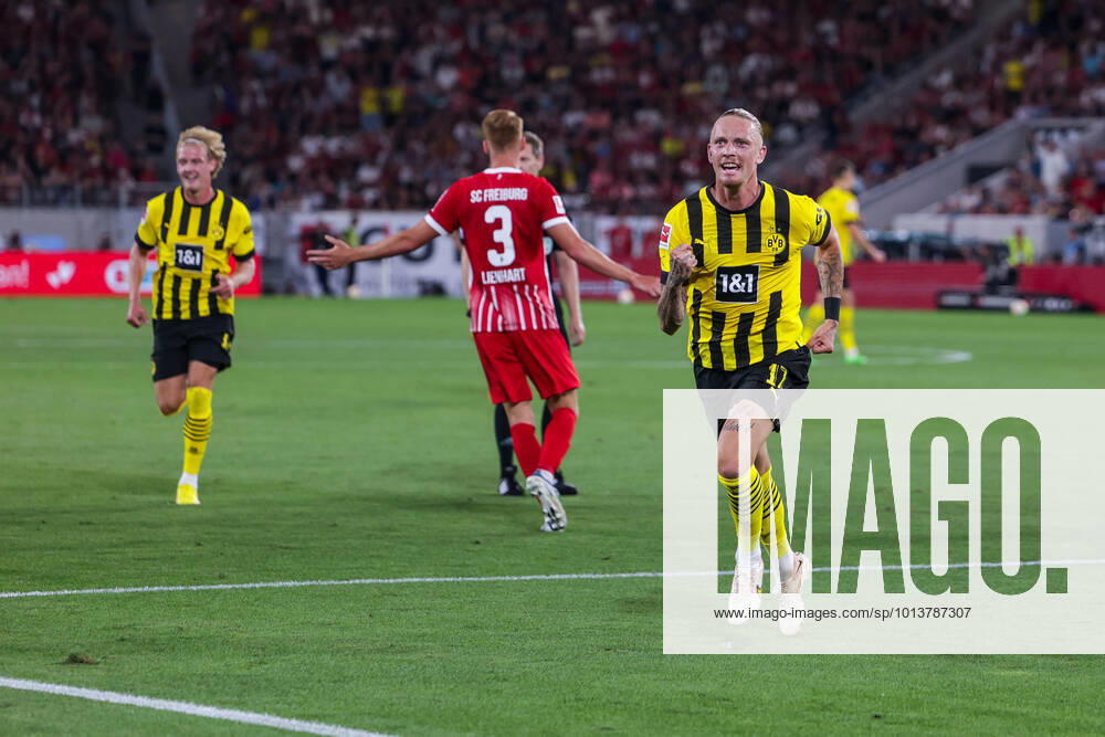 Fussball, Saison 2022 2023, 1. Bundesliga, SC Freiburg - Borussia Dortmund, Marius Wolf (Borussia Dortmund) bejubelt das Tor zum 1:3, Foto: Dennis Ewert RHR-FOTO xRHR-FOTO DEx