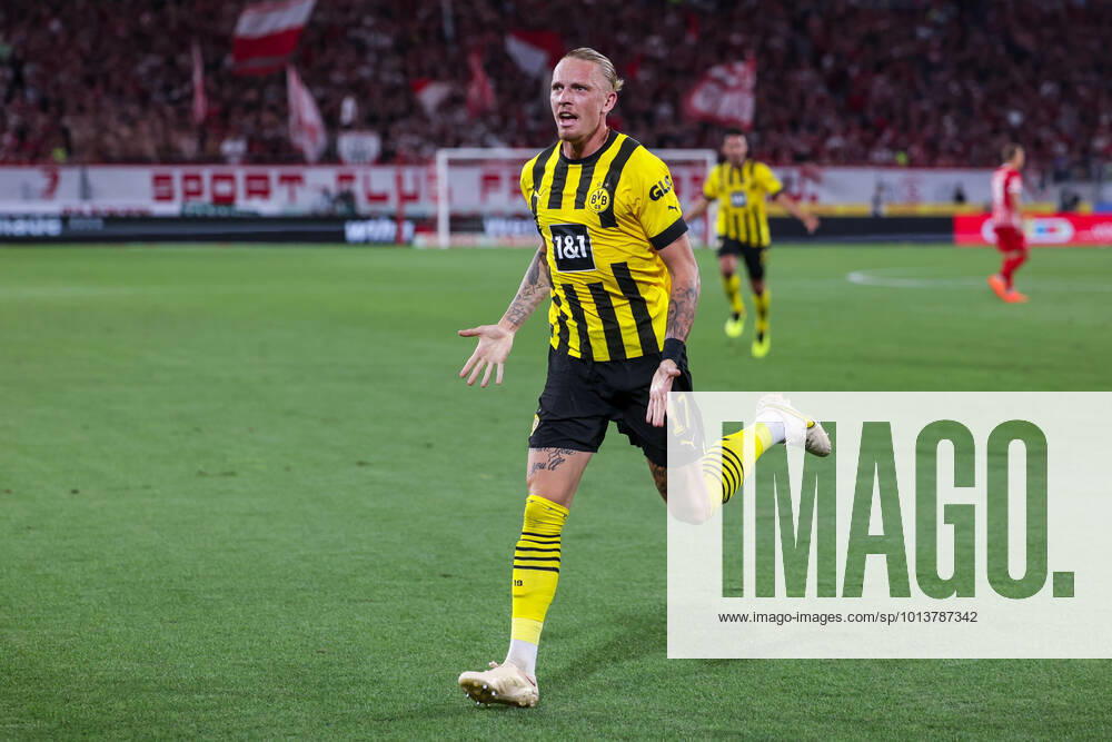 Fussball, Saison 2022 2023, 1. Bundesliga, SC Freiburg - Borussia Dortmund, Marius Wolf (Borussia Dortmund) bejubelt das Tor zum 1:3, Foto: Dennis Ewert RHR-FOTO xRHR-FOTO DEx