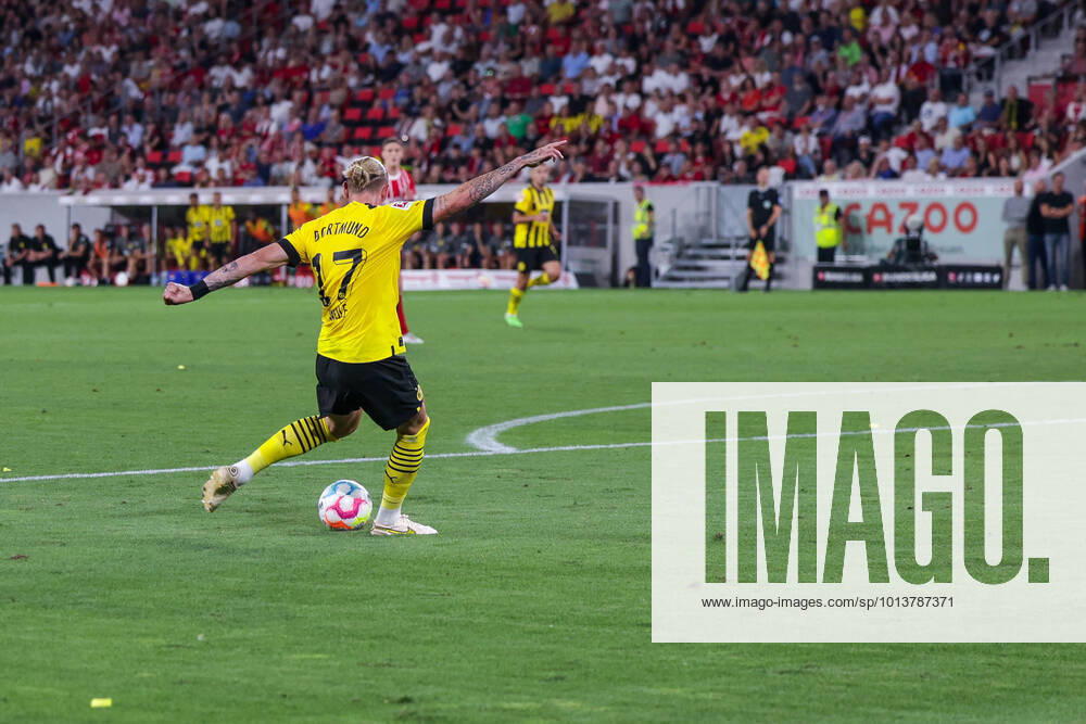 Fussball, Saison 2022 2023, 1. Bundesliga, SC Freiburg - Borussia Dortmund, Marius Wolf (Borussia Dortmund) schießt das Tor zum 1:3, Foto: Dennis Ewert RHR-FOTO xRHR-FOTO DEx