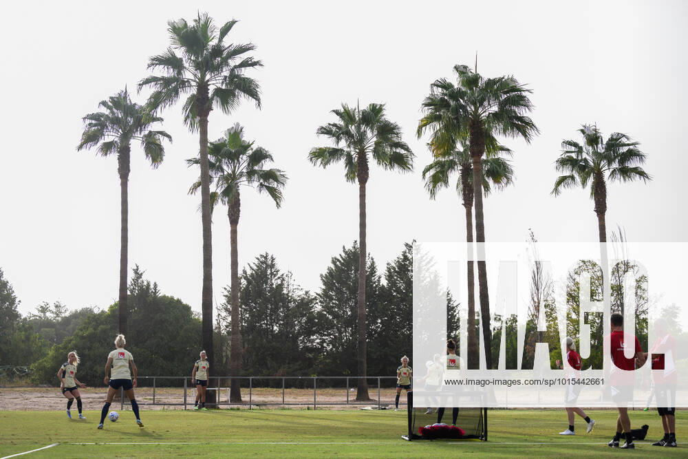 Players of Sweden during a training session with the Swedish women s national football team on October 3, 2022 in Cordoba. Photo: Ludvig Thunman BILDBYRAN kod LT LT0418 fotboll football soccer fotball träning practice training sverige sweden dam bbeng