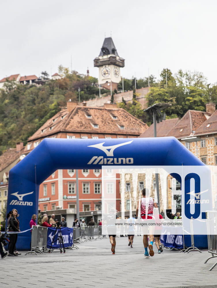 RUNNING - Graz Marathon 2022 GRAZ,AUSTRIA,09.OCT.22 - RUNNING - Graz Marathon. Image shows participants. GEPAxpictures xWolfgangxJannach