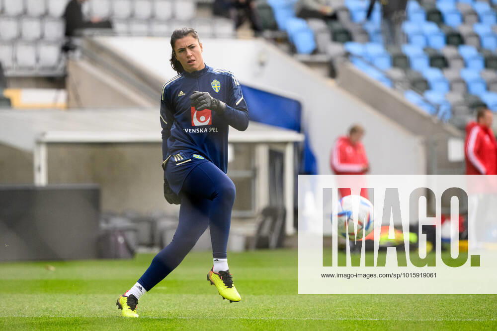 Goalkeeper Zecira Musovic of the Swedish women s national football team during training session on October 10, 2022 in Göteborg. Photo: Carl Sandin BILDBYRAN kod CS CS0315 fotboll football soccer fotball träning practice training sverige sweden dam bbeng