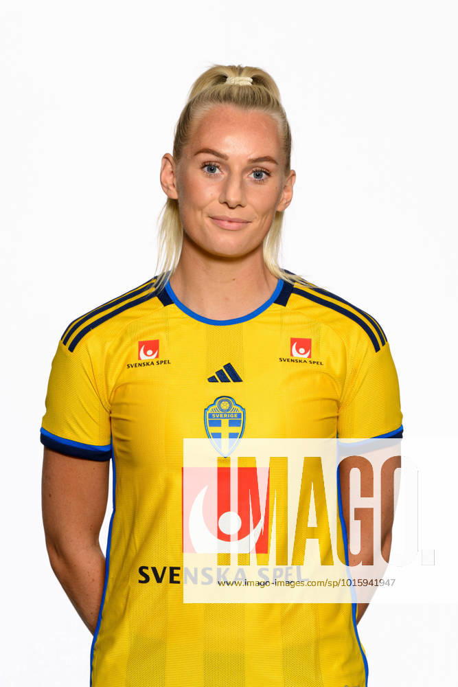 Stina Blackstenius of the Swedish women s national football team poses for a portrait on October 10, 2022 in Göteborg. Photo: Carl Sandin BILDBYRAN kod CS CS0317 fotboll football soccer fotball porträtt portraits sverige sweden dam bbeng