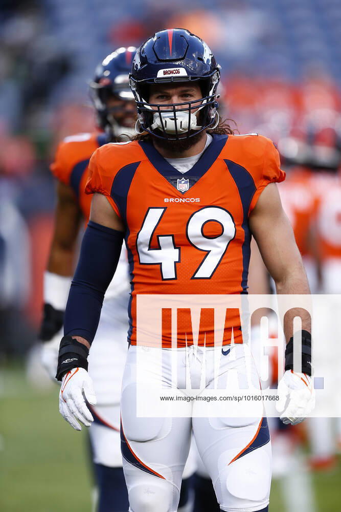 DENVER, CO - OCTOBER 06: Denver Broncos Linebacker Alex Singleton (49) during an NFL, American Football Herren, USA game between the Indianapolis Colts and the Denver Broncos on October 06, 2022 at Empower Field at Mile High in Denver CO. (Photo by Jeffrey Brown Icon Sportswire) NFL: OCT 06 Colts at Broncos Icon100622057