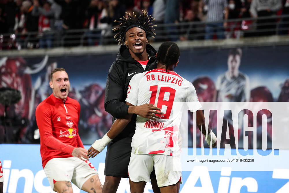 Torjubel - Torschütze Christopher Nkunku (RB Leipzig,18) trifft zum Tor, das Tor wird nicht gegeben, hier mit Mohamed Simakan (RB Leipzig,2) - 1. Fussball Bundesliga Saison 2022-2023 Punktspiel RB Leipzig vs. Hertha BSC Berlin in der Red Bull Arena in Leipzig - Aktion,Fussball,Deutschland,Mann,Männer