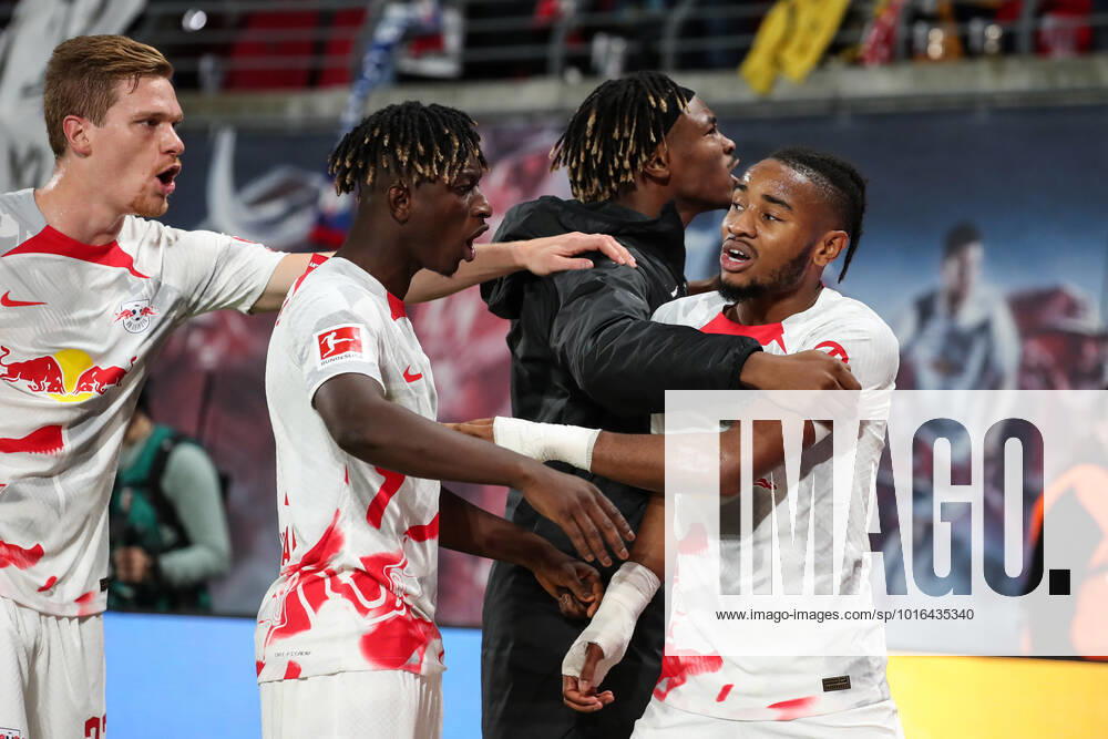 Torjubel - Torschütze Christopher Nkunku (RB Leipzig,18) trifft zum Tor, das Tor wird nicht gegeben, hier mit v.l. Marcel Halstenberg (RB Leipzig,23),Amadou Haidara (RB Leipzig,8),Mohamed Simakan (RB Leipzig,2) - 1. Fussball Bundesliga Saison 2022-2023 Punktspiel RB Leipzig vs. Hertha BSC Berlin in der Red Bull Arena in Leipzig - Aktion,Fussball,Deutschland,Mann,Männer