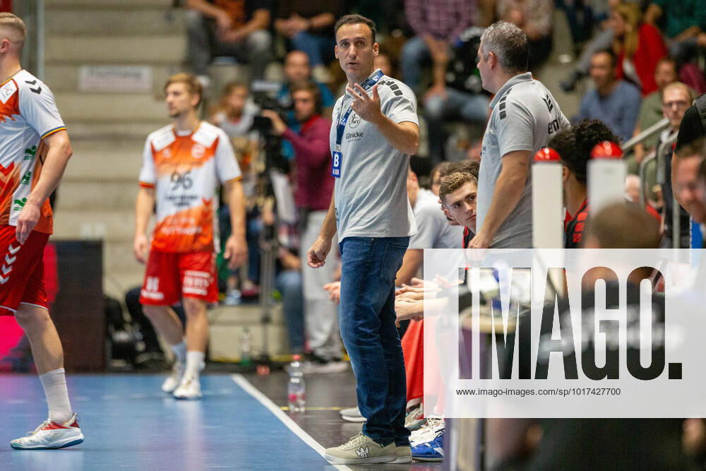 Roberto Garcia Parrondo (MT Melsungen, Trainer) GER, ASV Hamm-Westfalen vs. MT Melsungen, Handball, 1. Bundesliga, 9. Spieltag, Spielzeit 2022 2023, 27.10.2022 GER, ASV Hamm-Westfalen vs. MT Melsungen, Handball, 1. Bundesliga, 9. Spieltag, Spielzeit 2022 2023, 27.10.2022 Hamm