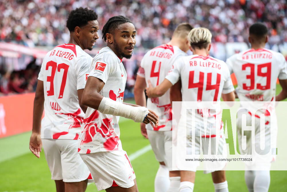 Torjubel - Torschütze Christopher Nkunku (RB Leipzig,18) trifft zum 1-0 - 1. Fussball Bundesliga Saison 2022-2023 Punktspiel RB Leipzig vs. Bayer Leverkusen in der Red Bull Arena in Leipzig - Aktion,Fussball,Deutschland,Mann,Männer