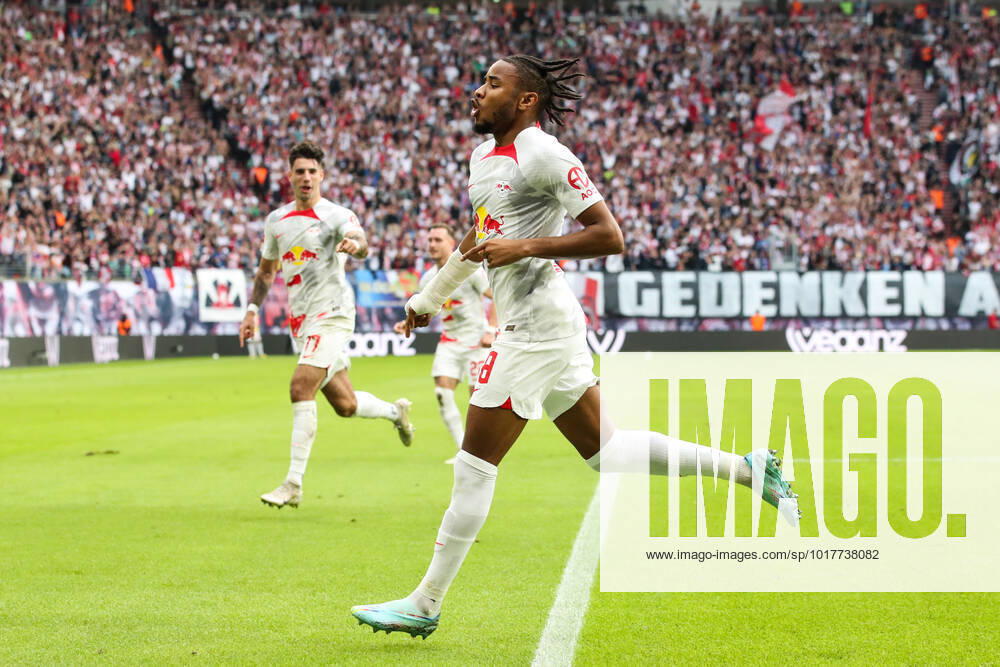 Torjubel - Torschütze Christopher Nkunku (RB Leipzig,18) trifft zum 1-0 - 1. Fussball Bundesliga Saison 2022-2023 Punktspiel RB Leipzig vs. Bayer Leverkusen in der Red Bull Arena in Leipzig - Aktion,Fussball,Deutschland,Mann,Männer