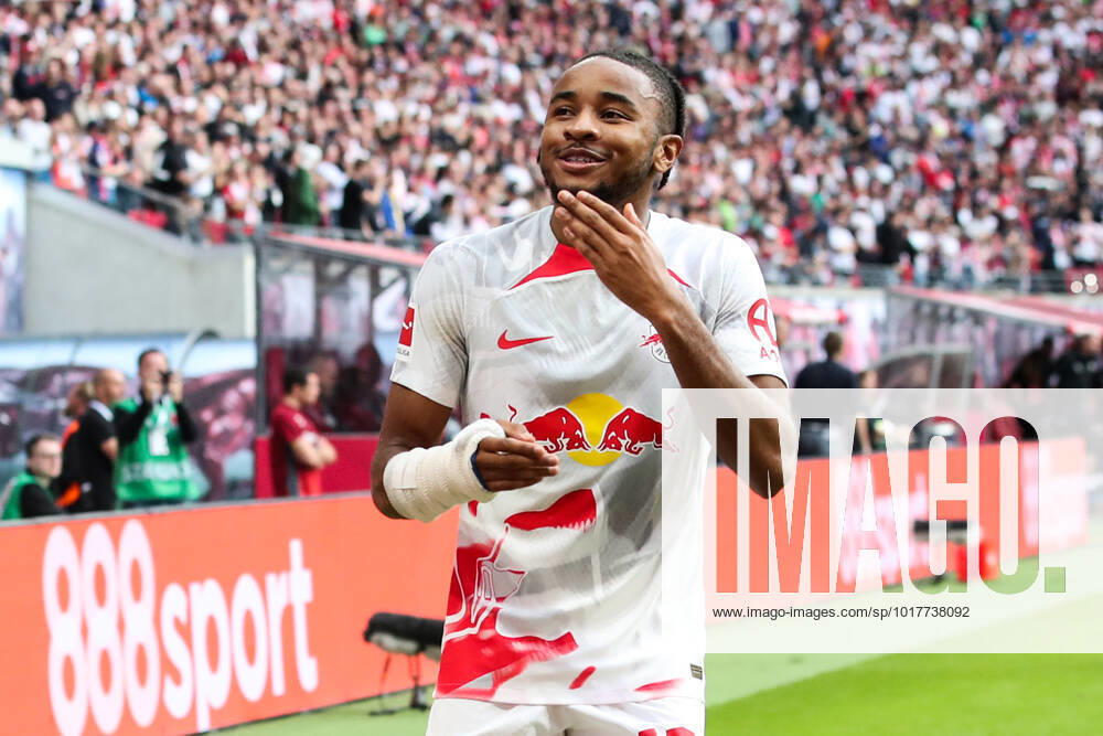 Torjubel - Torschütze Christopher Nkunku (RB Leipzig,18) trifft zum 1-0 - 1. Fussball Bundesliga Saison 2022-2023 Punktspiel RB Leipzig vs. Bayer Leverkusen in der Red Bull Arena in Leipzig - Aktion,Fussball,Deutschland,Mann,Männer