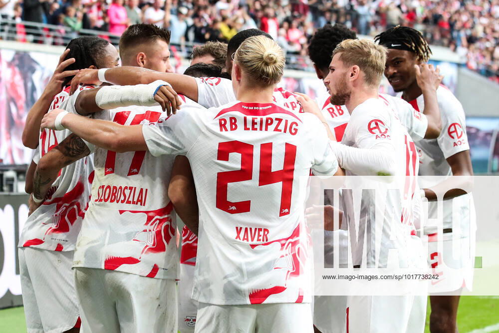 Torjubel - Torschütze Christopher Nkunku (RB Leipzig,18) trifft zum 1-0 - 1. Fussball Bundesliga Saison 2022-2023 Punktspiel RB Leipzig vs. Bayer Leverkusen in der Red Bull Arena in Leipzig - Aktion,Fussball,Deutschland,Mann,Männer