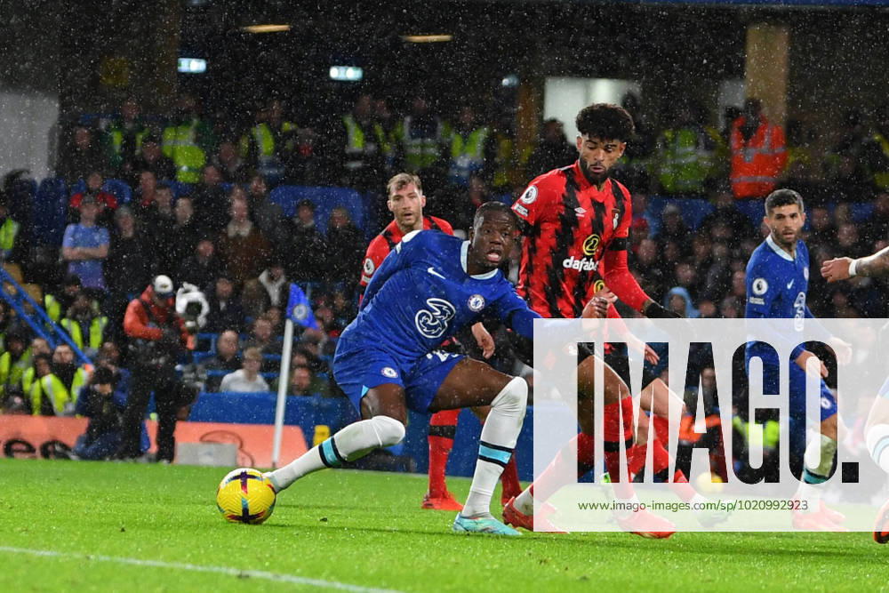 Chelsea v Bournemouth Premier League 27 12 2022. Chelsea midfielder Denis Zakaria (20) under pressure from AFC Bournemouth midfielder Philip Billing (29) during the Premier League match between Chelsea and Bournemouth at Stamford Bridge, London, England on 27 December 2022. London Stamford Bridge Greater London England Editorial use only DataCo restrictions apply See www.football-dataco.com ,