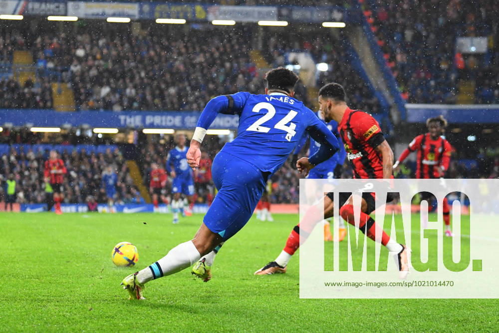 Chelsea v Bournemouth Premier League 27 12 2022. Chelsea defender Reece James (24) plays a pass and runs forward during the Premier League match between Chelsea and Bournemouth at Stamford Bridge, London, England on 27 December 2022. London Stamford Bridge Greater London England Editorial use only DataCo restrictions apply See www.football-dataco.com ,