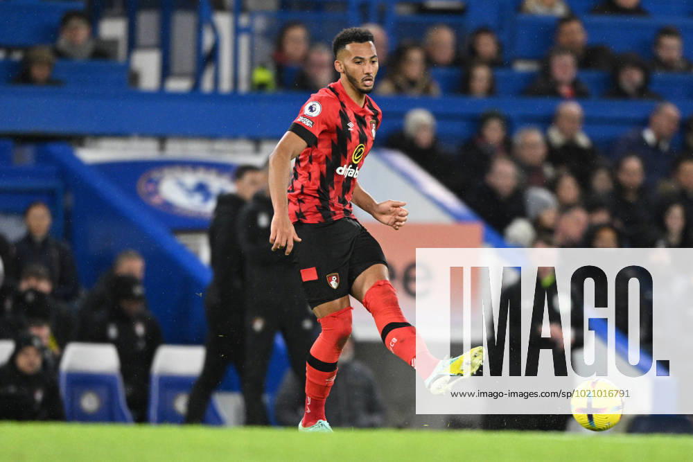 Chelsea v Bournemouth Premier League 27 12 2022. AFC Bournemouth defender Lloyd Kelly (5) plays a pass during the Premier League match between Chelsea and Bournemouth at Stamford Bridge, London, England on 27 December 2022. London Stamford Bridge Greater London England Editorial use only DataCo restrictions apply See www.football-dataco.com ,
