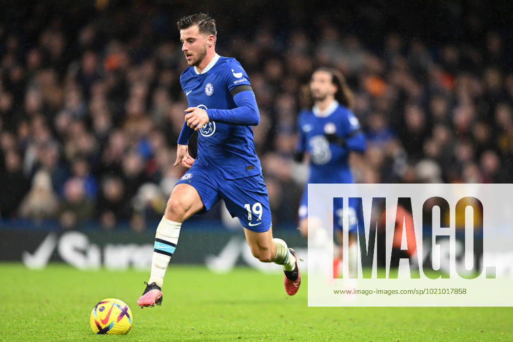 Chelsea v Bournemouth Premier League 27 12 2022. Chelsea midfielder Mason Mount (19) runs forward during the Premier League match between Chelsea and Bournemouth at Stamford Bridge, London, England on 27 December 2022. London Stamford Bridge Greater London England Editorial use only DataCo restrictions apply See www.football-dataco.com ,
