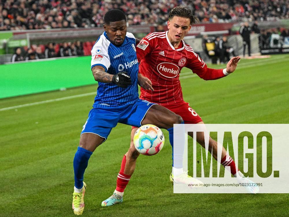 Moritz-Broni Kwarteng (1. FC Magdeburg, 08) gegen Michal Karbownik (Fortuna Duesseldorf, 08). Fortuna Duesseldorf vs. 1. FC Magdeburg, Fussball, 2. Bundesliga, 18. Spieltag, Saison 2022 2023, 27.01.2023 DFB DFL Regulations prohibit any use of Photographs as image sequences and or quasi-video Fortuna Duesseldorf vs. 1. FC Magdeburg, Fussball, 2. Bundesliga, 18. Spieltag, Saison 2022 2023, 27.01.2023 Duesseldorf