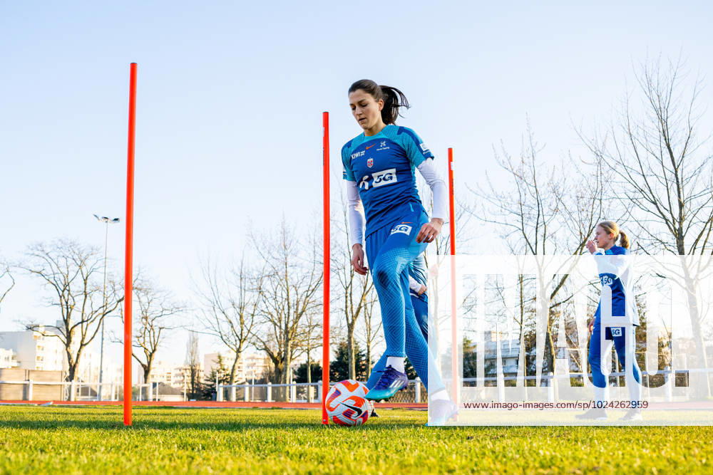 Emma Stolen Godo of the Norwegian women s national football team during a training session on February 13, 2023 in Angers. Photo: Vegard Grott BILDBYRAN kod VG VG0392 bbeng fotboll football soccer fotball träningslandskamp International Friendly, Länderspiel, Nationalmannschaft privatlandskamp träning practice training trening norge norway women dam