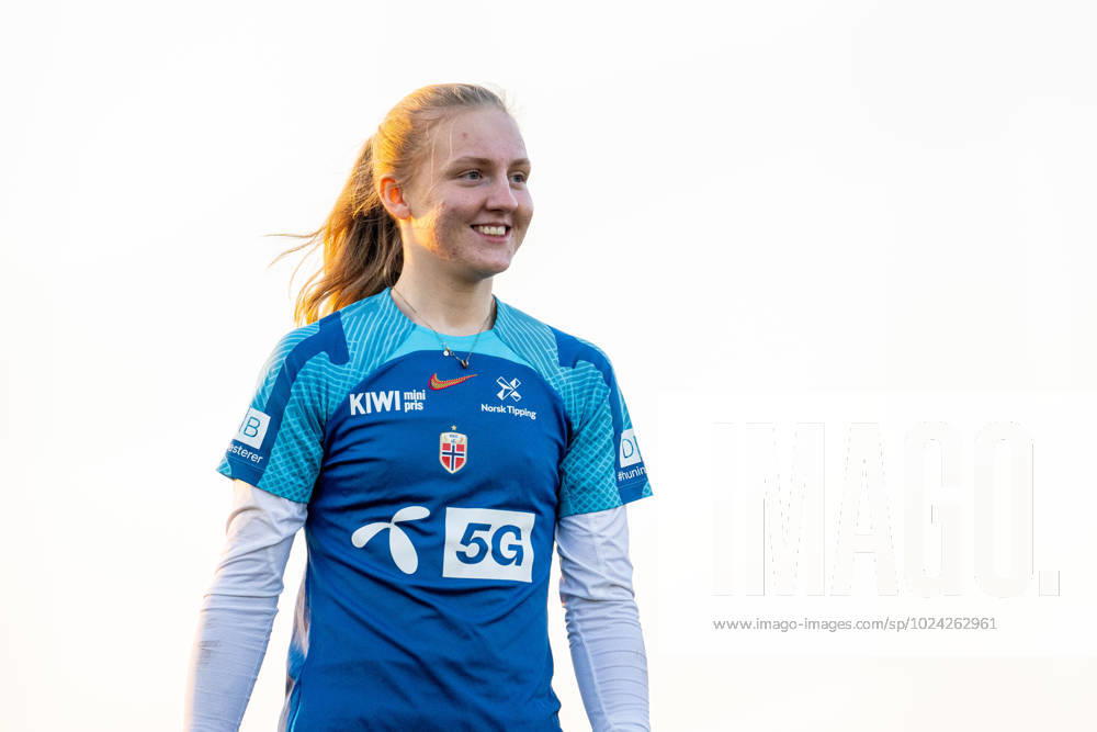Goalkeeper Sunniva Skoglund of the Norwegian women s national football team during a training session on February 13, 2023 in Angers. Photo: Vegard Grott BILDBYRAN kod VG VG0392 bbeng fotboll football soccer fotball träningslandskamp International Friendly, Länderspiel, Nationalmannschaft privatlandskamp träning practice training trening norge norway women dam