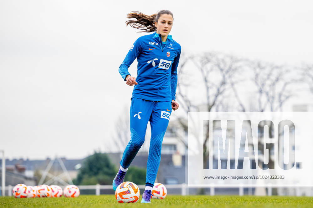 Emma Stolen Godo of the Norwegian women s national football team during a training session on February 16, 2023 in Angers. Photo: Vegard Grott BILDBYRAN kod VG VG0397 bbeng fotboll football soccer fotball träning practice training trening norge norway women dam