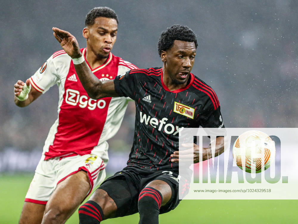 Tim Skarke (FC Union Berlin, 21) im Zweikampf gegen Jurrien Timber (Ajax Amsterdam, 02), NL, Ajax Amsterdam vs FC Union Berlin, UEFA Europa League Play-Offs, Hinspiel, Spielzeit 2022 2023, 16.02.2023, NL, Ajax Amsterdam vs FC Union Berlin, UEFA Europa League Play-Offs, Hinspiel, Spielzeit 2022 2023, 16.02.2023, Foto: Eibner-Pressefoto Gabriel Boia Amsterdam
