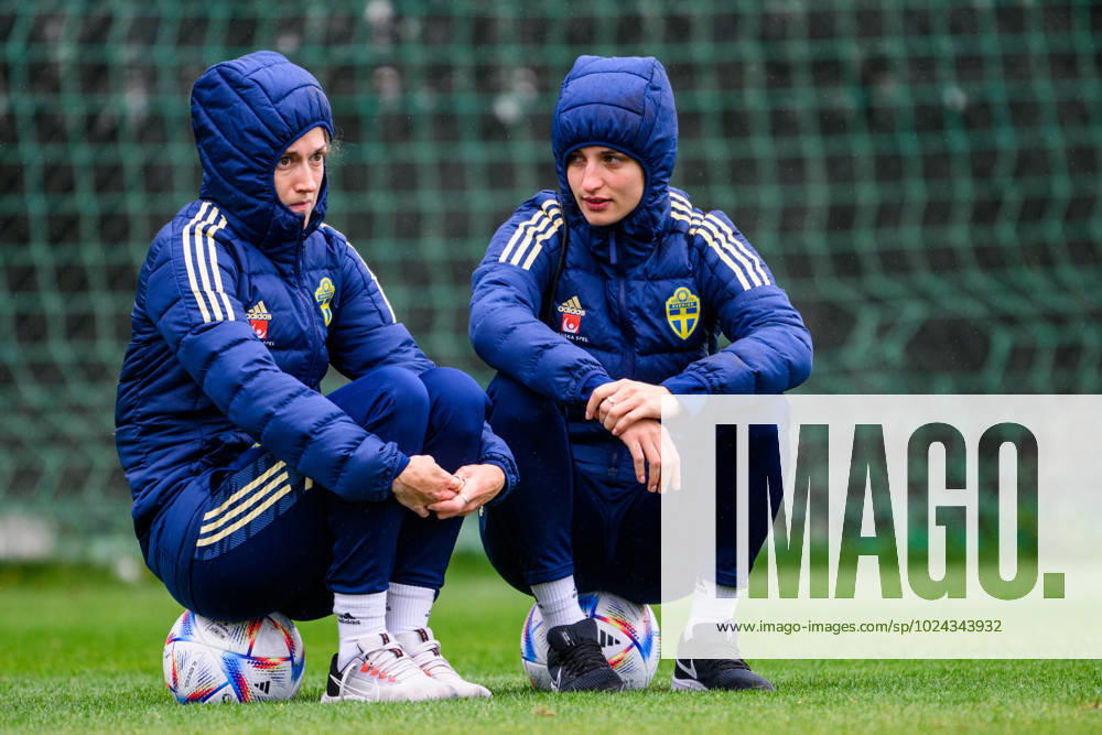 Filippa Angeldahl and Nathalie Björn of the Swedish women s national football team at a training session on February 17, 2023 in Marbella. Photo: Ludvig Thunman BILDBYRAN kod LT LT0500 fotboll football soccer fotball träning practice training sverige sweden dam bbeng