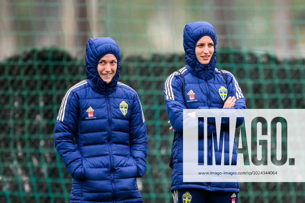 Filippa Angeldahl and Nathalie Björn of the Swedish women s national football team at a training session on February 17, 2023 in Marbella. Photo: Ludvig Thunman BILDBYRAN kod LT LT0500 fotboll football soccer fotball träning practice training sverige sweden dam bbeng