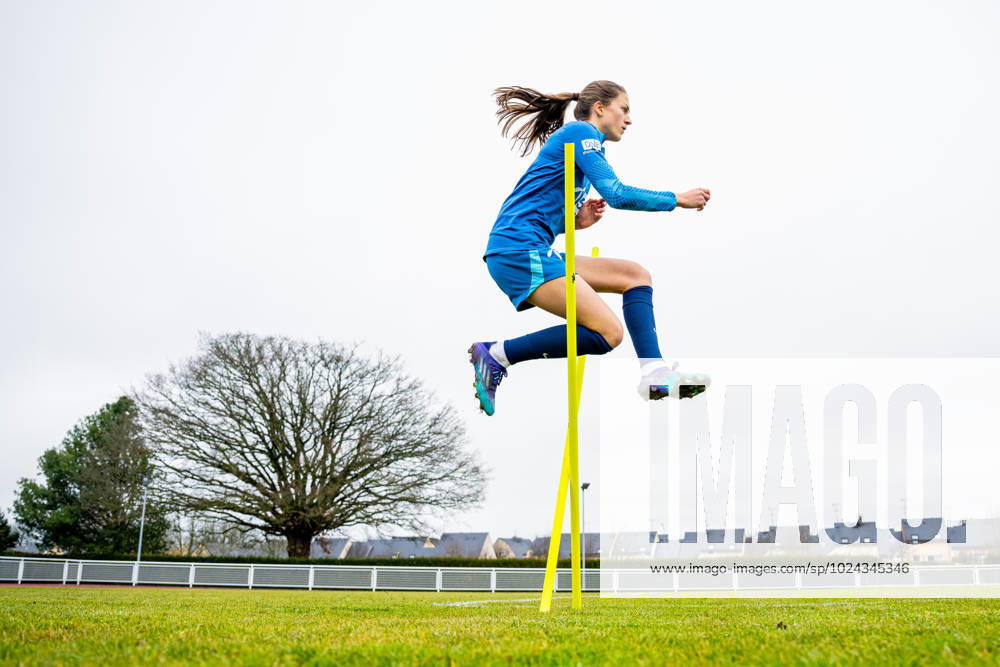 Emma Stolen Godo of the Norwegian women s national football team during a training session on February 17, 2023 in Laval. Photo: Vegard Grott BILDBYRAN kod VG VG0399 bbeng fotboll football soccer fotball träning practice training trening norge norway women dam