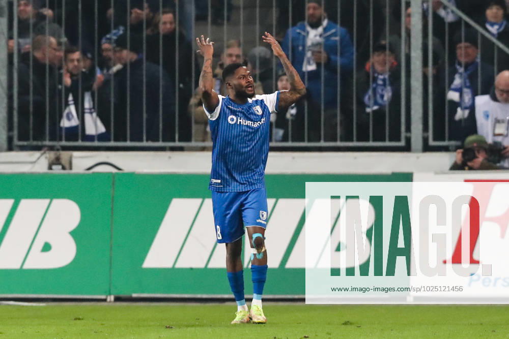 Torjubel - Torschütze Moritz Broni Kwarteng (1. FC Magdeburg,8) trifft zum 1-0 - 2. Fußball Bundesliga Saison 2022-2023 1. FC Magdeburg vs. 1. FC Kaiserslautern in der MDCC Arena in Magdeburg - Freisteller,Aktion,Fußball,Mann,Männer,Deutschland