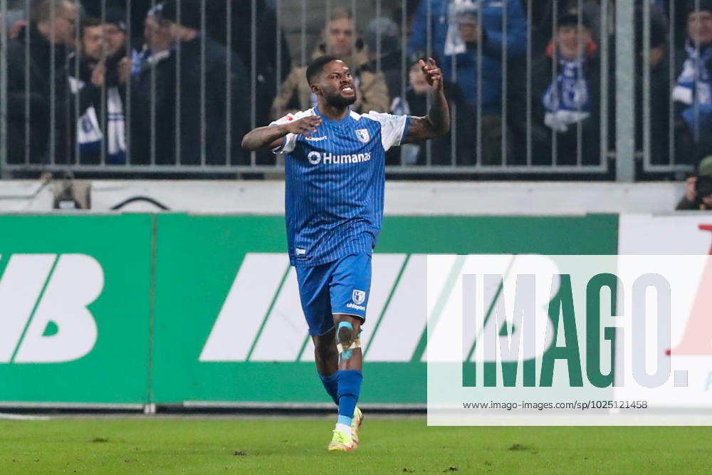 Torjubel - Torschütze Moritz Broni Kwarteng (1. FC Magdeburg,8) trifft zum 1-0 - 2. Fußball Bundesliga Saison 2022-2023 1. FC Magdeburg vs. 1. FC Kaiserslautern in der MDCC Arena in Magdeburg - Freisteller,Aktion,Fußball,Mann,Männer,Deutschland