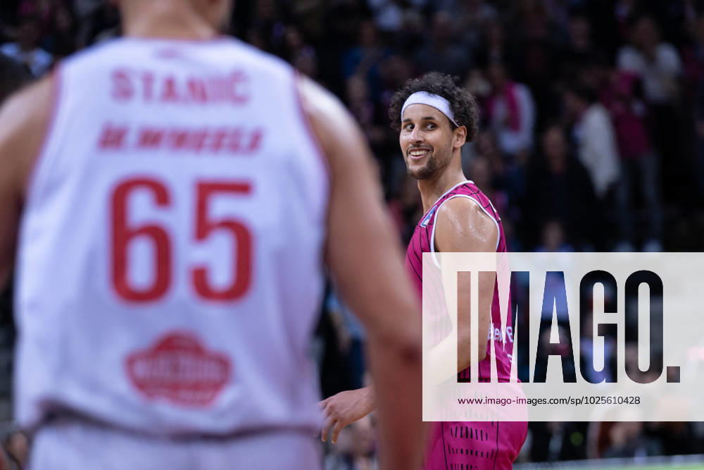 EasyCredit Basketball Bundesliga, Telekom Baskets Bonn vs. Würzburg Baskets, 11.03.2023 Center Michael KESSENS (Telekom Baskets Bonn 6) freut sich nach einem erfolgreichen Dreier