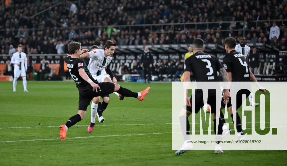 Florian Neuhaus (Borussia Moenchengladbach), li., erzielt das Tor zum 2:1 17.03.2023, Fussball GER, Saison 2022 2023, 1. Bundesliga, 25. Spieltag, Borussia Mönchengladbach - SV Werder Bremen, Moenchengladbach Borussia Park Nordrhein Westfalen Deutschland