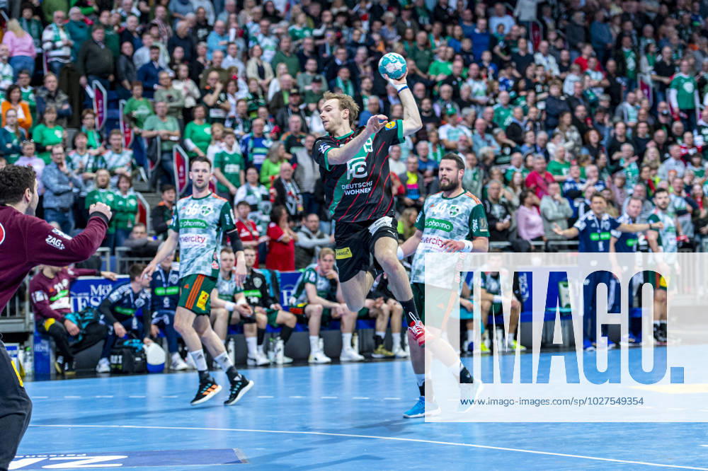 (v.l.), TSV Hannover-Burgdorf (grün) gegen Füchse Berlin (schwarz) am 26. Spieltag der Saison 2022 2023 in der LIQUI MOLY Handball-Bundesliga (06.04.2023, ZAG Arena (Hannover, GER),