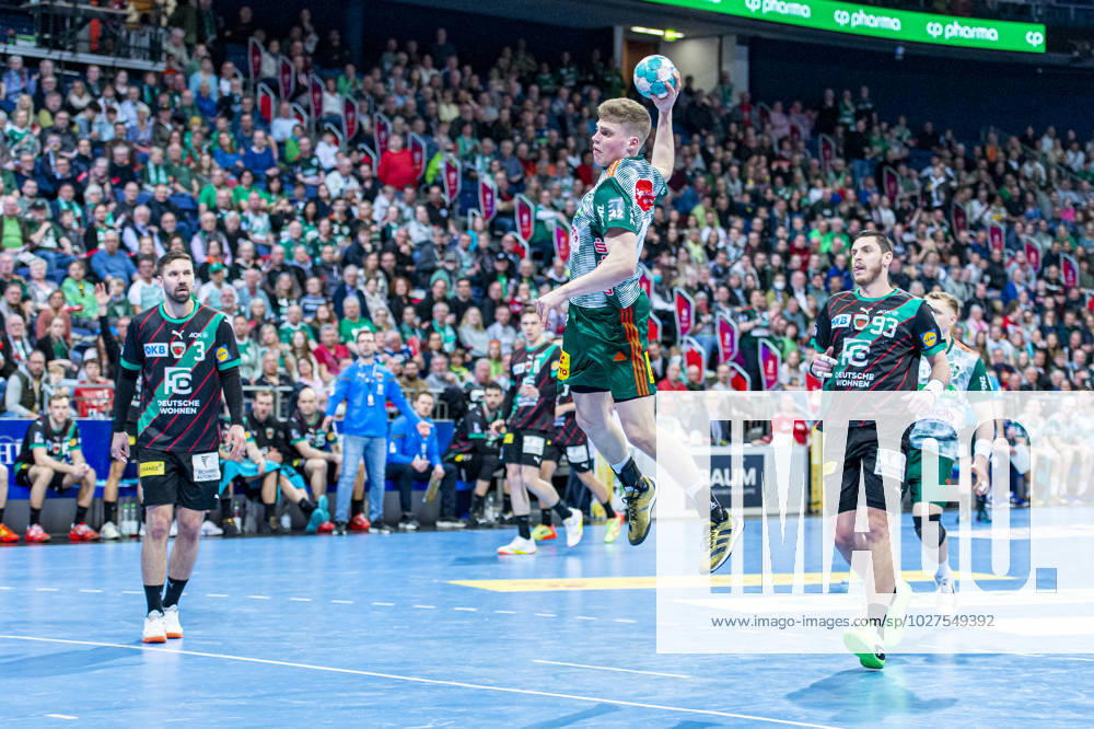(v.l.), TSV Hannover-Burgdorf (grün) gegen Füchse Berlin (schwarz) am 26. Spieltag der Saison 2022 2023 in der LIQUI MOLY Handball-Bundesliga (06.04.2023, ZAG Arena (Hannover, GER),