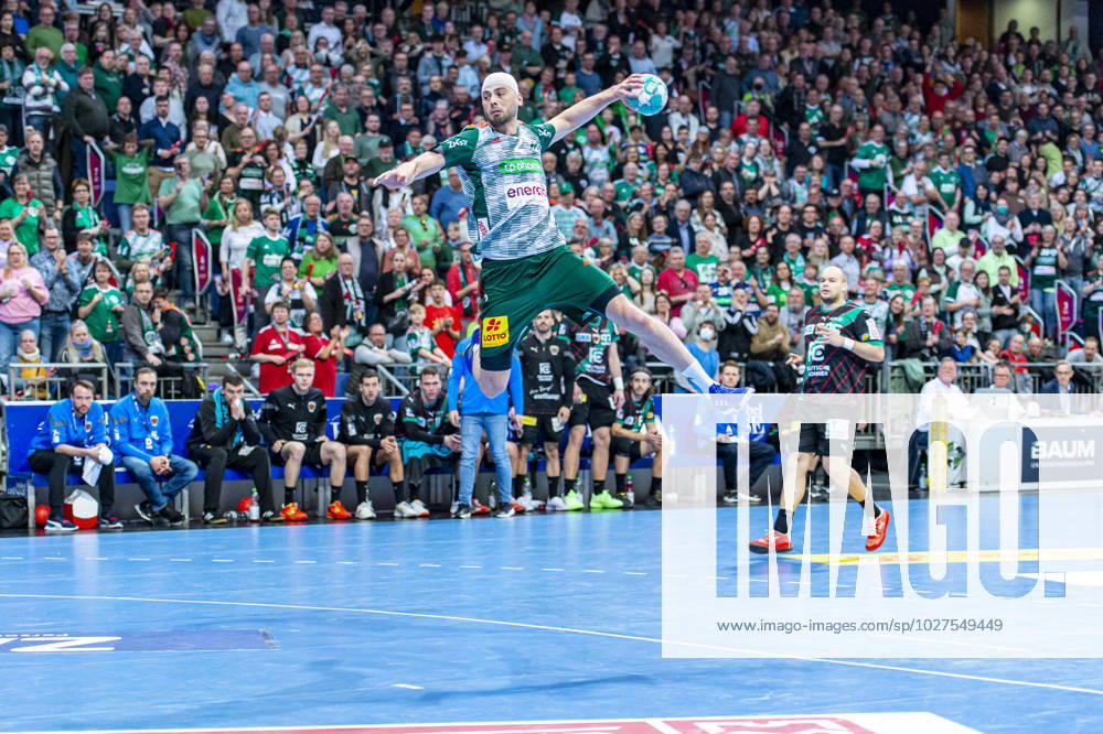 (v.l.), TSV Hannover-Burgdorf (grün) gegen Füchse Berlin (schwarz) am 26. Spieltag der Saison 2022 2023 in der LIQUI MOLY Handball-Bundesliga (06.04.2023, ZAG Arena (Hannover, GER),