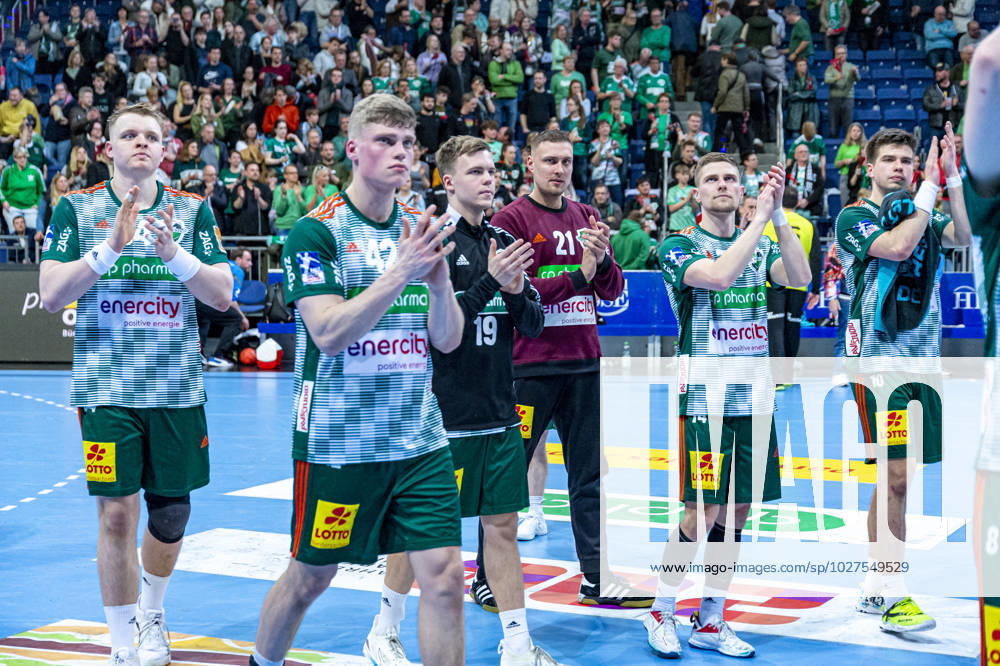 (v.l.), TSV Hannover-Burgdorf (grün) gegen Füchse Berlin (schwarz) am 26. Spieltag der Saison 2022 2023 in der LIQUI MOLY Handball-Bundesliga (06.04.2023, ZAG Arena (Hannover, GER),