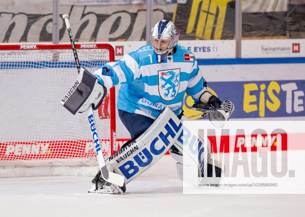Jonas Stettmer (Torwart, ERC Ingolstadt Panther, 1) beim Warmup. EHC Red Bull Muenchen gegen ERC Ingolstadt, Eishockey, DEL, Playoffs, Finale Spiel 5, Saison 2022 2023, 23.04.2023. EHC Red Bull Muenchen gegen ERC Ingolstadt, Eishockey, DEL, Playoffs, Finale Spiel 5, Saison 2022 2023, 23.04.2023. Muenchen