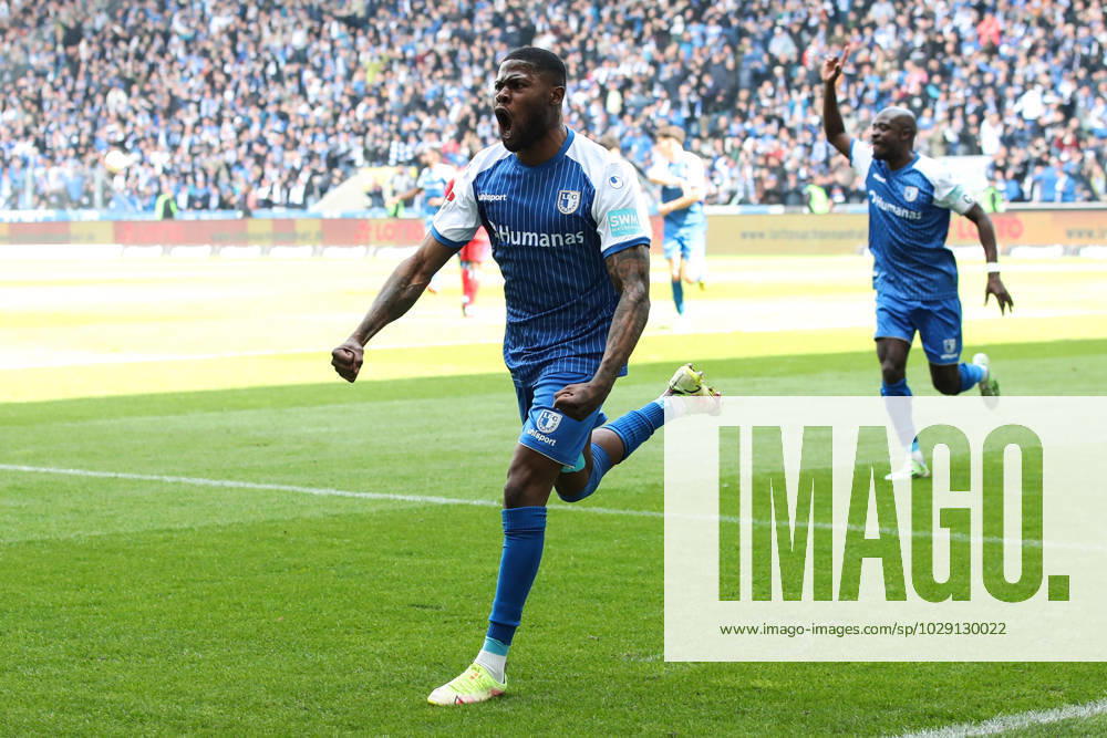 Torjubel - Torschütze Moritz Broni Kwarteng (1. FC Magdeburg,8) trifft zum 1-0 - 2. Fußball Bundesliga Saison 2022-2023 1. FC Magdeburg vs. Hamburger SV in der MDCC Arena in Magdeburg - Aktion,Fußball,Mann,Männer,Deutschland