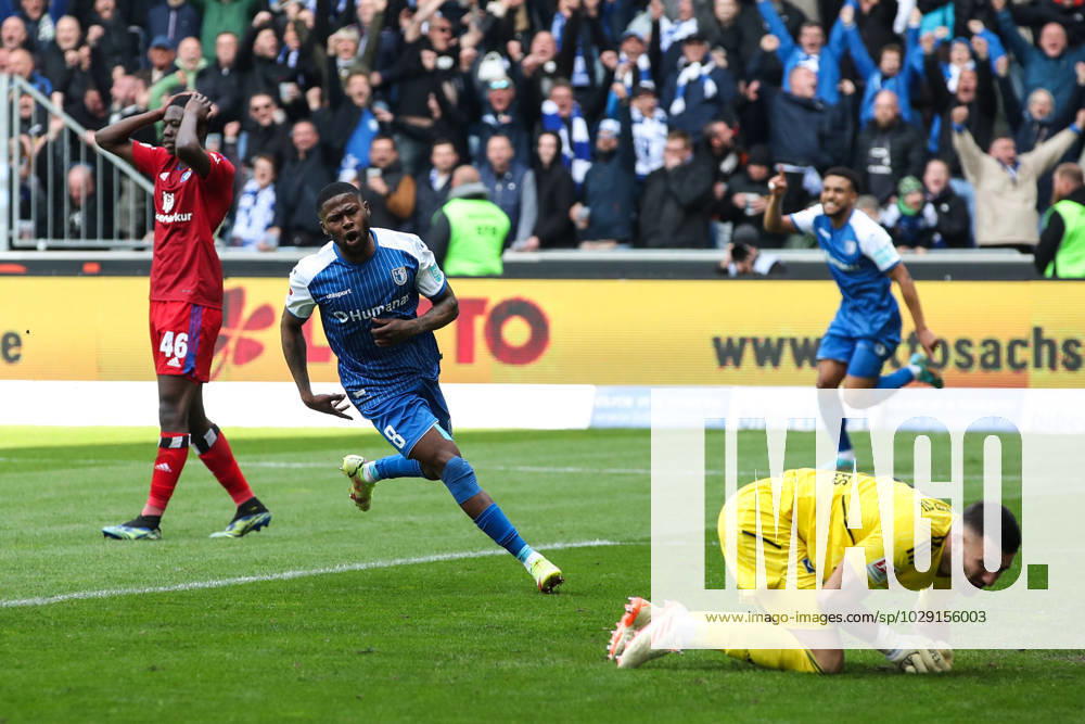 Torjubel - Torschütze Moritz Broni Kwarteng (1. FC Magdeburg,8) trifft zum 1-0 - 2. Fußball Bundesliga Saison 2022-2023 1. FC Magdeburg vs. Hamburger SV in der MDCC Arena in Magdeburg - Aktion,Fußball,Mann,Männer,Deutschland