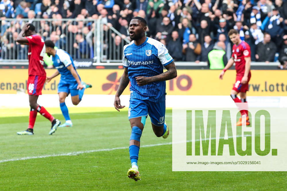 Torjubel - Torschütze Moritz Broni Kwarteng (1. FC Magdeburg,8) trifft zum 1-0 - 2. Fußball Bundesliga Saison 2022-2023 1. FC Magdeburg vs. Hamburger SV in der MDCC Arena in Magdeburg - Aktion,Fußball,Mann,Männer,Deutschland