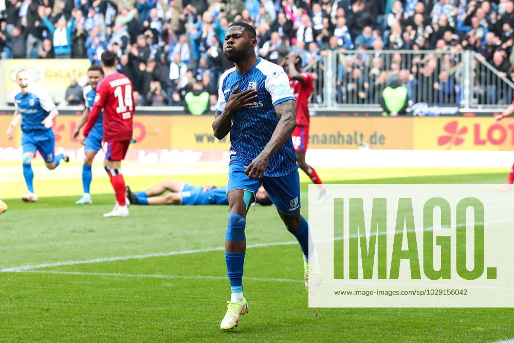 Torjubel - Torschütze Moritz Broni Kwarteng (1. FC Magdeburg,8) trifft zum 1-0 - 2. Fußball Bundesliga Saison 2022-2023 1. FC Magdeburg vs. Hamburger SV in der MDCC Arena in Magdeburg - Aktion,Fußball,Mann,Männer,Deutschland