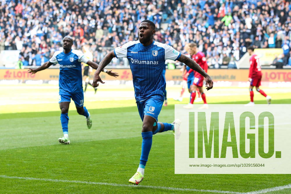 Torjubel - Torschütze Moritz Broni Kwarteng (1. FC Magdeburg,8) trifft zum 1-0 - 2. Fußball Bundesliga Saison 2022-2023 1. FC Magdeburg vs. Hamburger SV in der MDCC Arena in Magdeburg - Aktion,Fußball,Mann,Männer,Deutschland